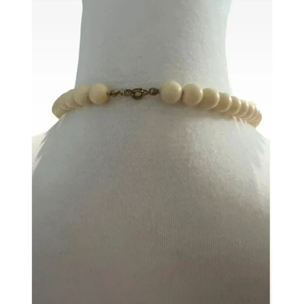Vintage beaded necklace graduated sizes 22” long Cream and black